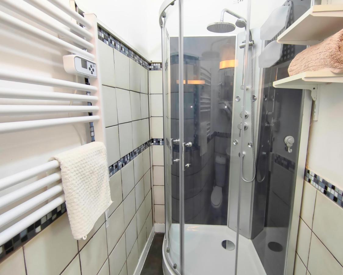 Number 22 - Le Dorat - Apartment One With Garden & Free Parking Exterior foto