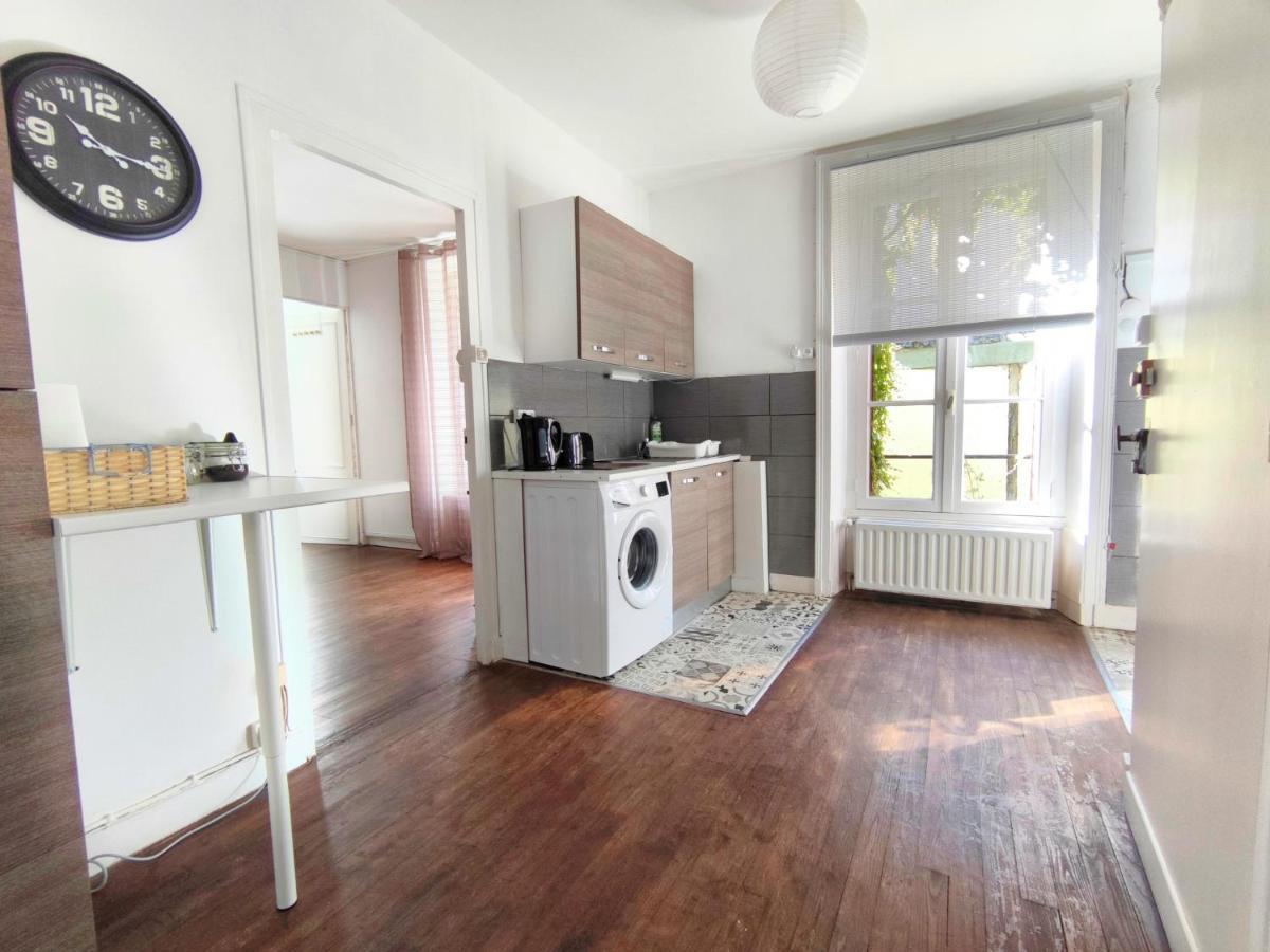 Number 22 - Le Dorat - Apartment One With Garden & Free Parking Exterior foto